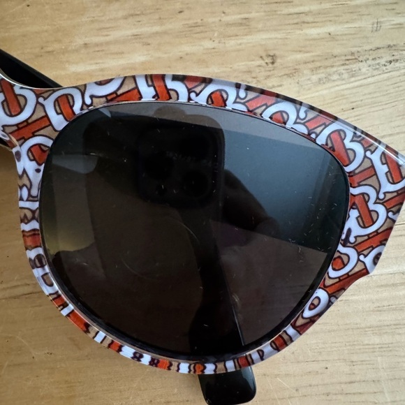 Burberry Red and White Patterned Sunglasses - Picture 3 of 11